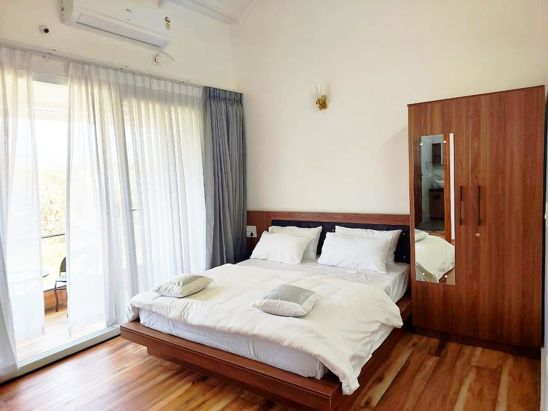 Queen Bedroom